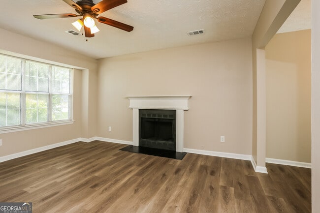 Foto del edificio - 661 Woodcrest Manor Dr