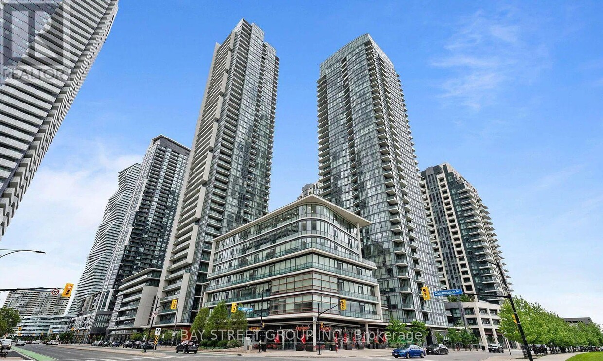 Photo principale - 4070-4070 Confederation Pkwy