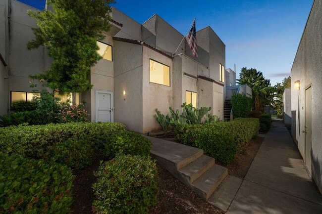 Building Photo - 14500 Las Palmas Dr