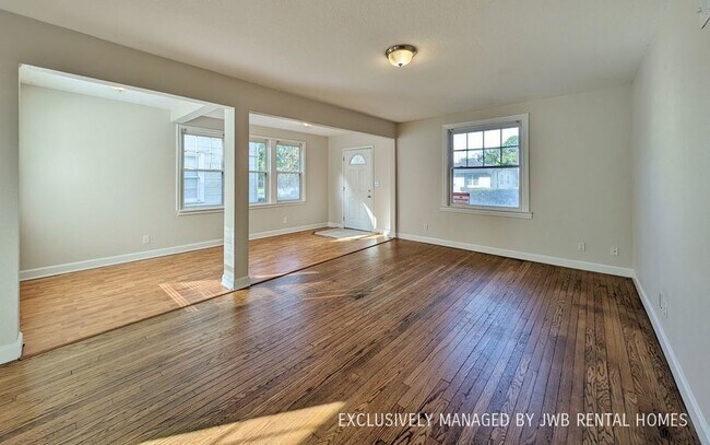Building Photo - 1377 Ingleside Ave