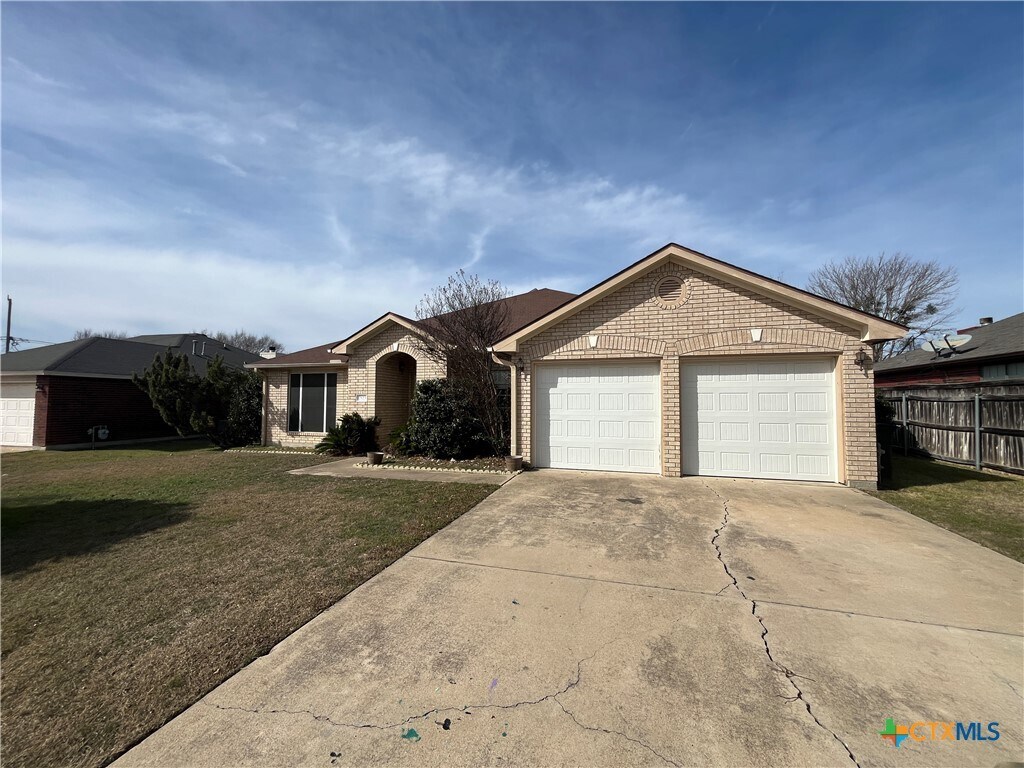 Foto principal - 2523 Creek Dr