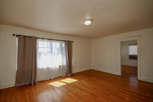 Foto del edificio - 1845 Queensberry Rd