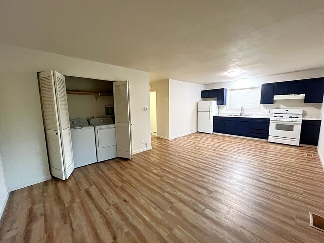 Foto del edificio - Fairhaven Recently Updated 2 Bedroom Duplex