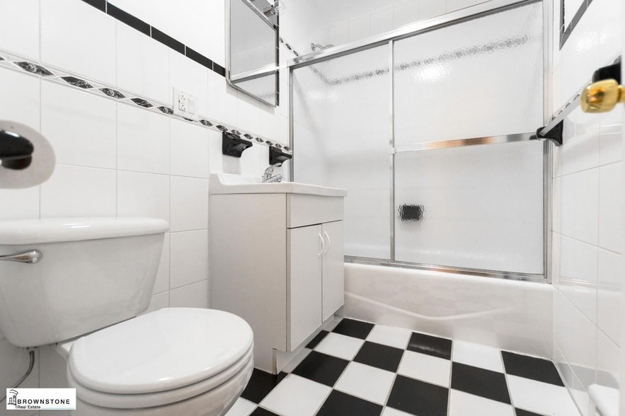 Building Photo - 356 Henry St