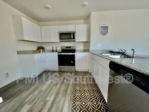 Building Photo - 2411 Village Dr