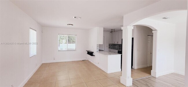 Foto del edificio - 801 NW 18th St