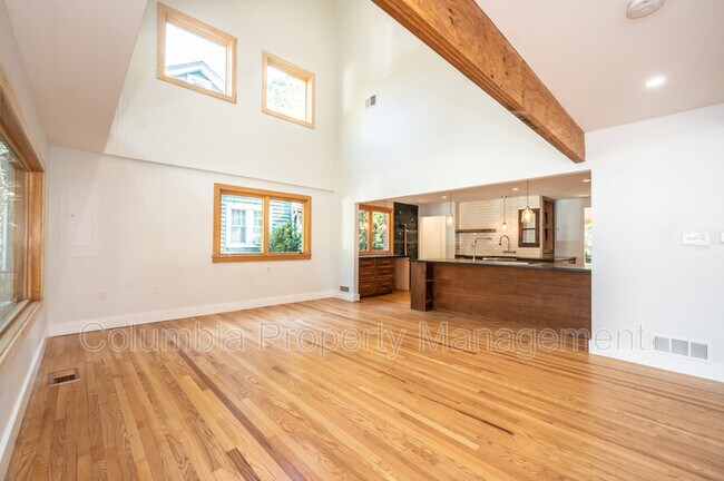 Building Photo - 3911 Kennedy St