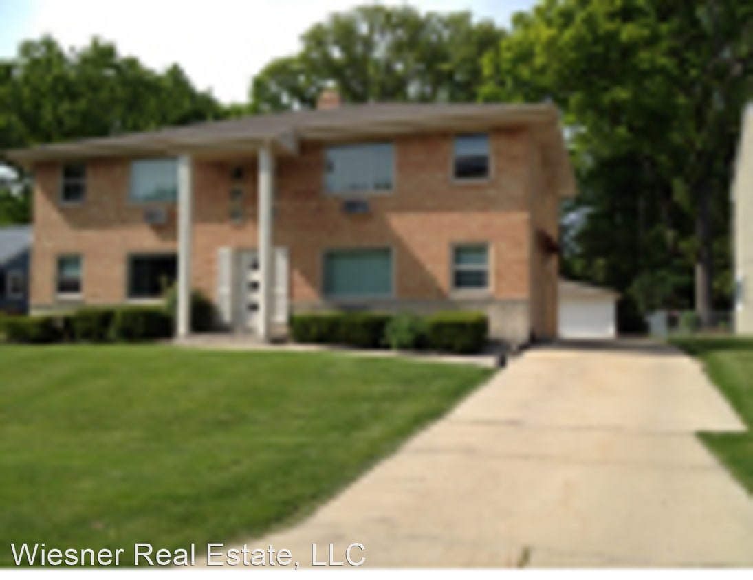 10320 W Rogers St, West Allis, WI 53227 Room for Rent in West Allis