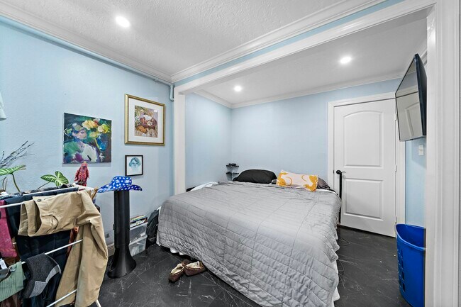 Foto del edificio - 609 Sealy Ave