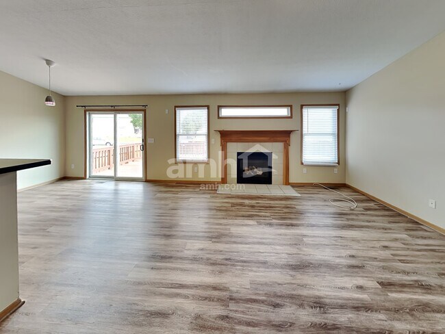 Foto del edificio - 5864 Westbank Dr