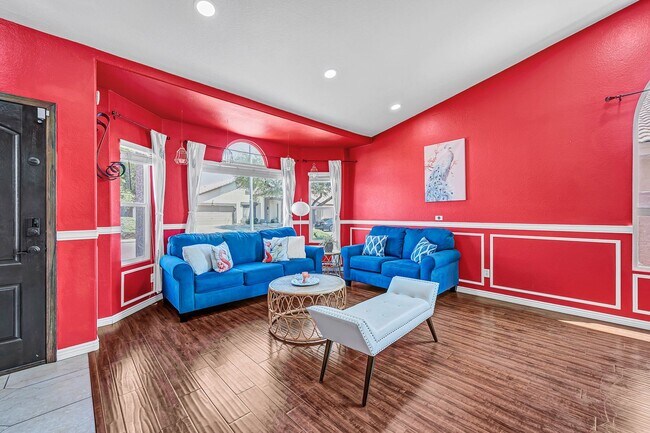 Building Photo - North Phoenix Living at Its Best: Spacious...