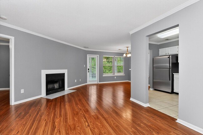 Foto del edificio - Amazingly and rarely available home that is literally on the greenway.