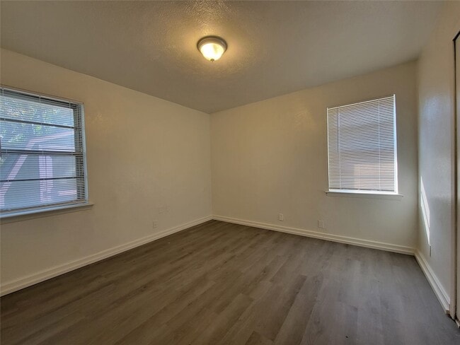 Foto del edificio - 3824 Modlin St