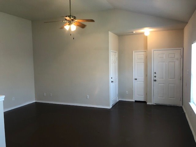 Foto del edificio - 2 Weeks Free! Spacious 3BR Townhome with High Ceilings, Private Garage & Open Floor Plan