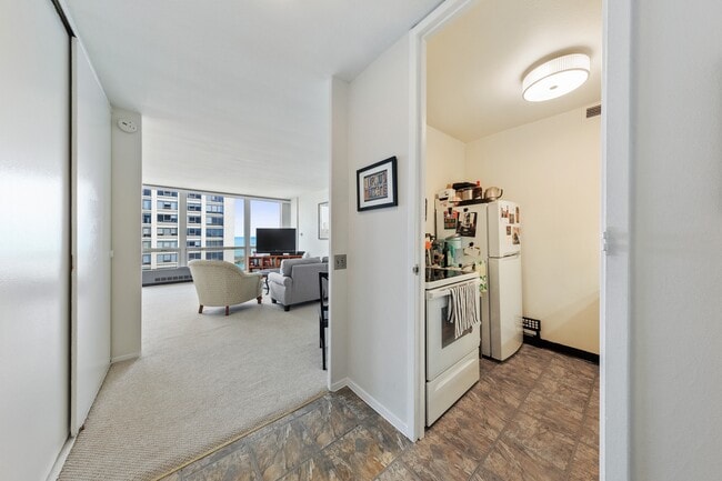 Building Photo - 330 W Diversey Pkwy