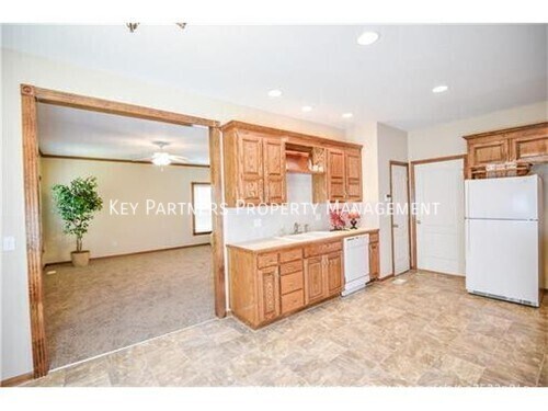 Building Photo - 1950 W Surrey-