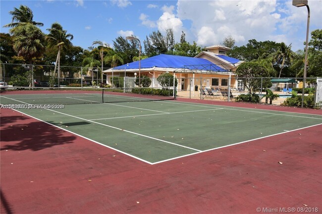 Foto del edificio - 400 Palm Cir W