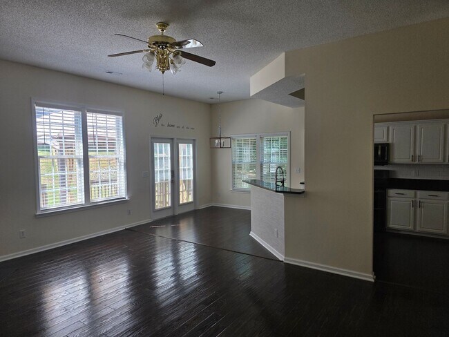 Building Photo - Beautiful Home Just Hit the Market