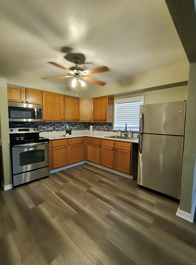 Building Photo - Gorgeous Spacious 4-Bedroom, 2-Bathroom in...