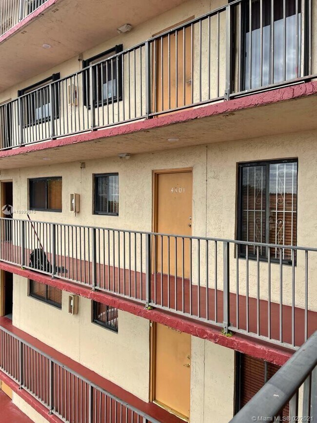 Building Photo - 9917 W Okeechobee Rd