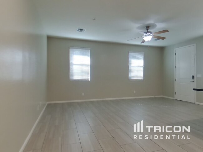 Foto del edificio - 12583 W Gentle Rain Rd