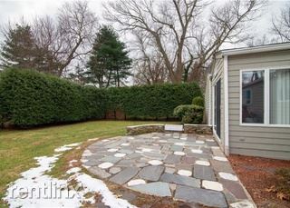 Building Photo - 2 br, 1 bath House - 40 Twin Oak Dr