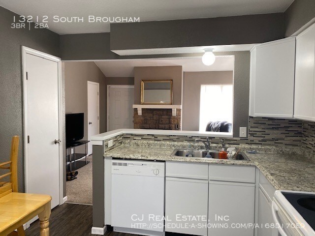 Building Photo - 13212 S Brougham Dr