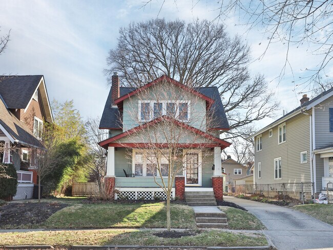 Building Photo - 353 E Kelso Rd