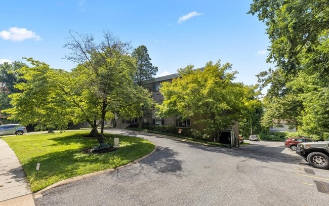 Serene Views - 4570 MacArthur Blvd NW