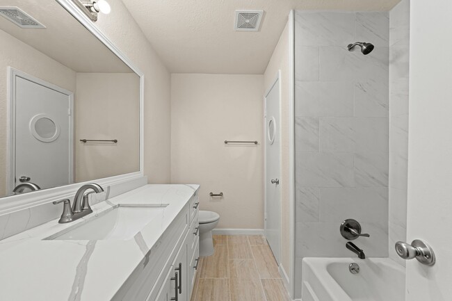 Building Photo - 25802 Maplewood Dr