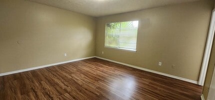 Building Photo - 1135 Caliente Dr