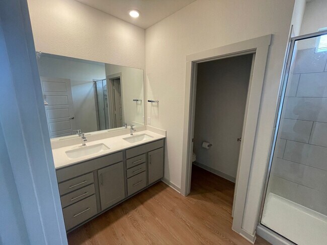 Foto del edificio - 3 bed 2 bath home off I-35