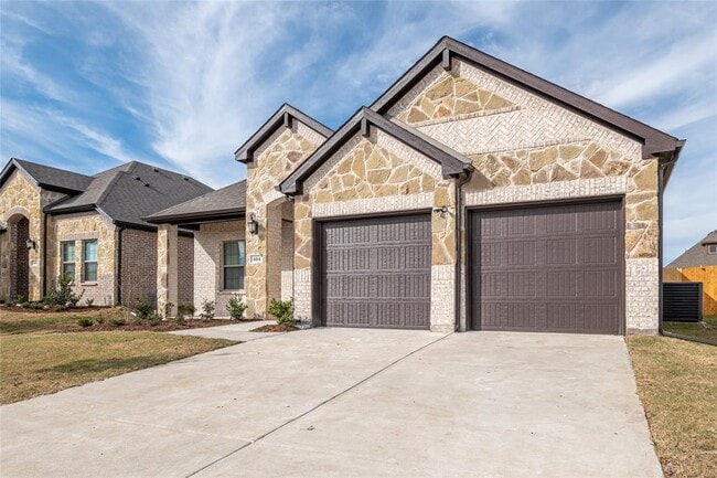 Building Photo - 604 Sycamore Dr