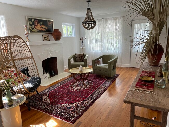 Building Photo - 706 N Palmway