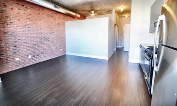 Building Photo - 882 S Clark St