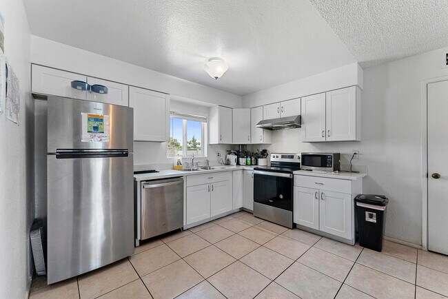 Building Photo - 2357 W El Moro Cir
