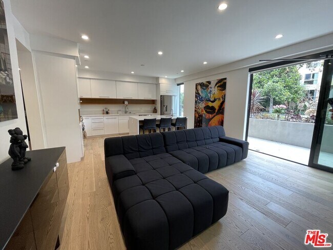 Foto del edificio - 820 S Sherbourne Dr