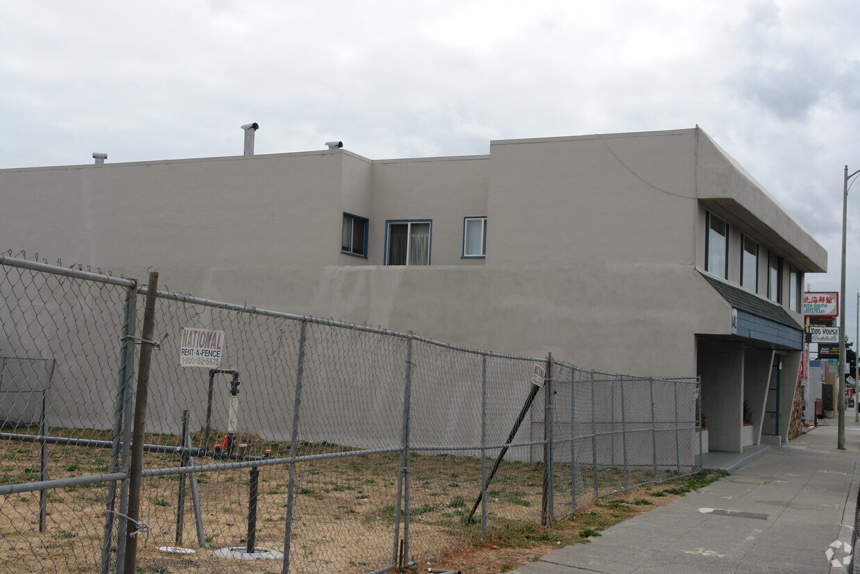 Building Photo - 146 El Camino Real