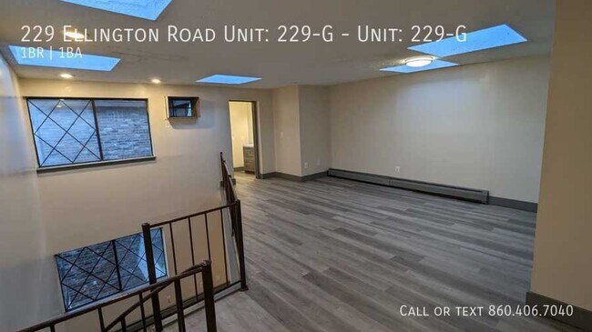 Foto del edificio - 229 Ellington Rd