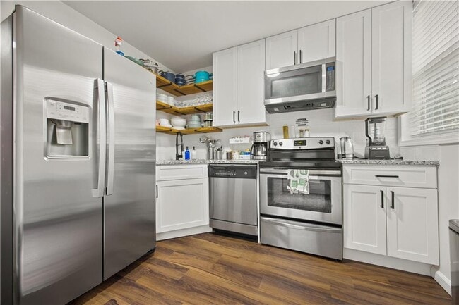 Building Photo - 3285 Mar Lanta Dr