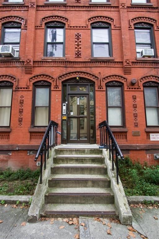 Primary Photo - 133 Grand St