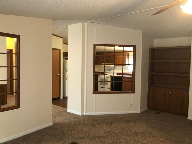 Building Photo - 150 Boxelder Ln