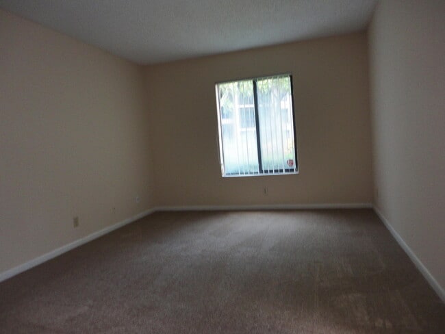 Building Photo - 208 Foxtail Dr