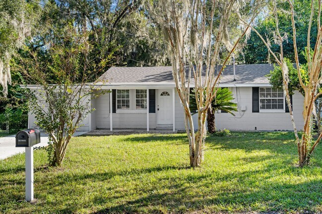 Building Photo - JUST REDUCED!!!  BEAUTIFUL 4/2 1432 Sq. Ft...