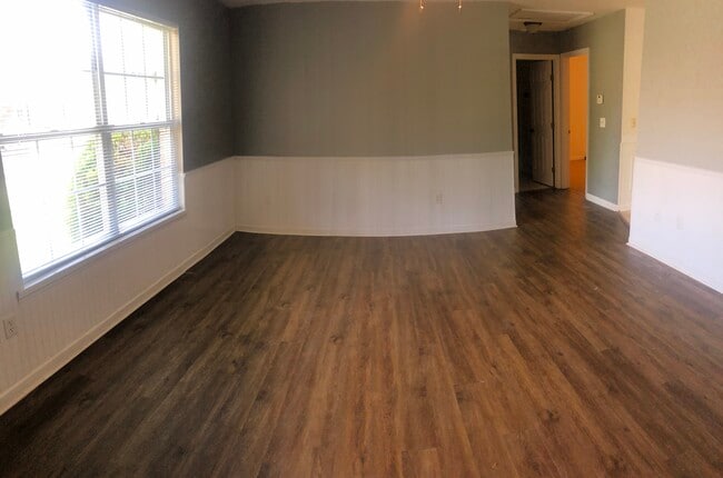 Building Photo - 136 Noah Ln
