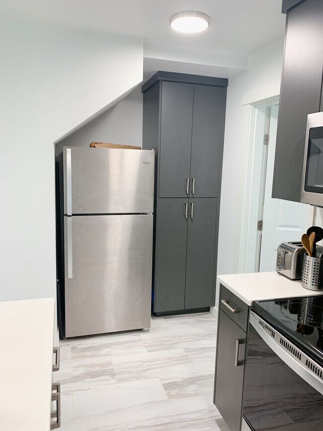 Foto del edificio - Oceanside Properties 818 LLC, 828 N Garden St