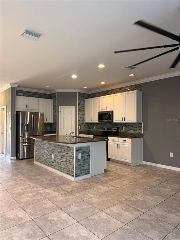 Building Photo - 7103 Grand Elm Dr