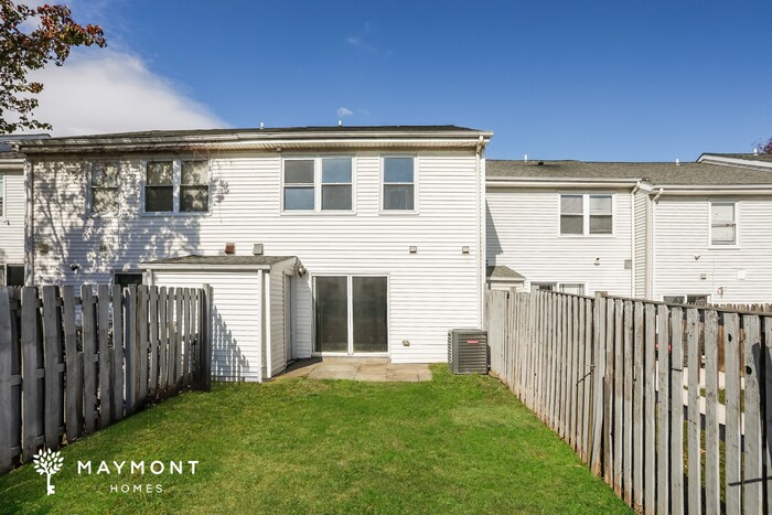 Building Photo - Spacious 3-bedroom Townhome with Fenced Ya...