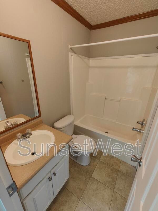 Building Photo - 613 Sunshine Dr