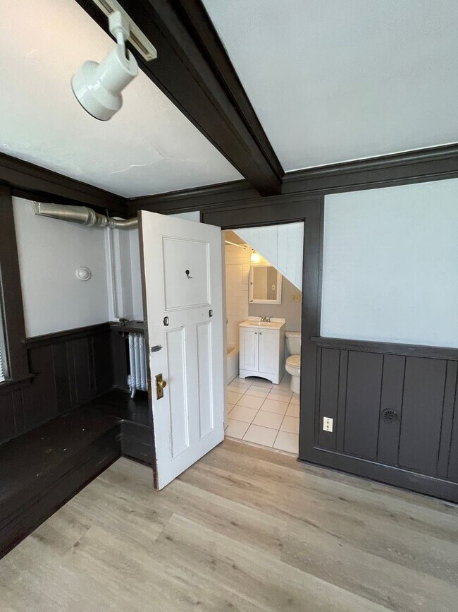 Foto del edificio - 1902 Game Room - Converted Mansion - Avail...
